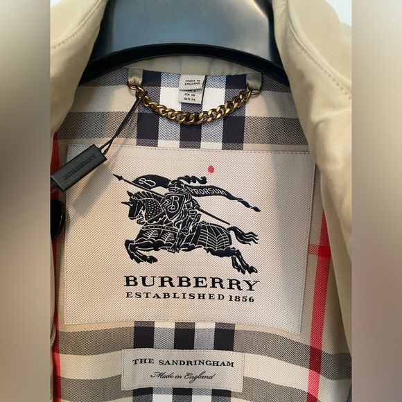 NWT Burberry The Sandringham Long Trench Coat in Honey - Picture 3 of 9